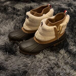 Tommy Hilfiger women’s Cozy Cream and Brown Boots